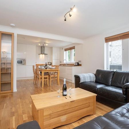 Dwellcome Home Ltd 2 King Beds West End Apt, Half Mile To Union Street Yet Quiet, Free Allocated Parking Space At Rear Entrance & Fast Wifi, Ideal For Long Term Contractor, Corporate, Etc Stays, Regular Housekeeping Option - See Our Site For Assuranc Абердин Экстерьер фото