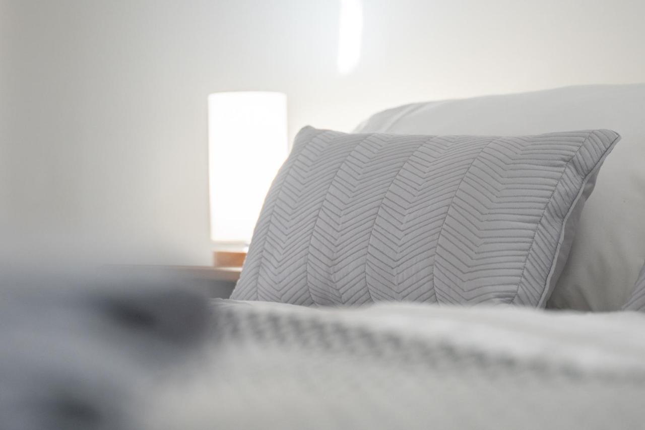 Dwellcome Home Ltd 2 King Beds West End Apt, Half Mile To Union Street Yet Quiet, Free Allocated Parking Space At Rear Entrance & Fast Wifi, Ideal For Long Term Contractor, Corporate, Etc Stays, Regular Housekeeping Option - See Our Site For Assuranc Абердин Экстерьер фото