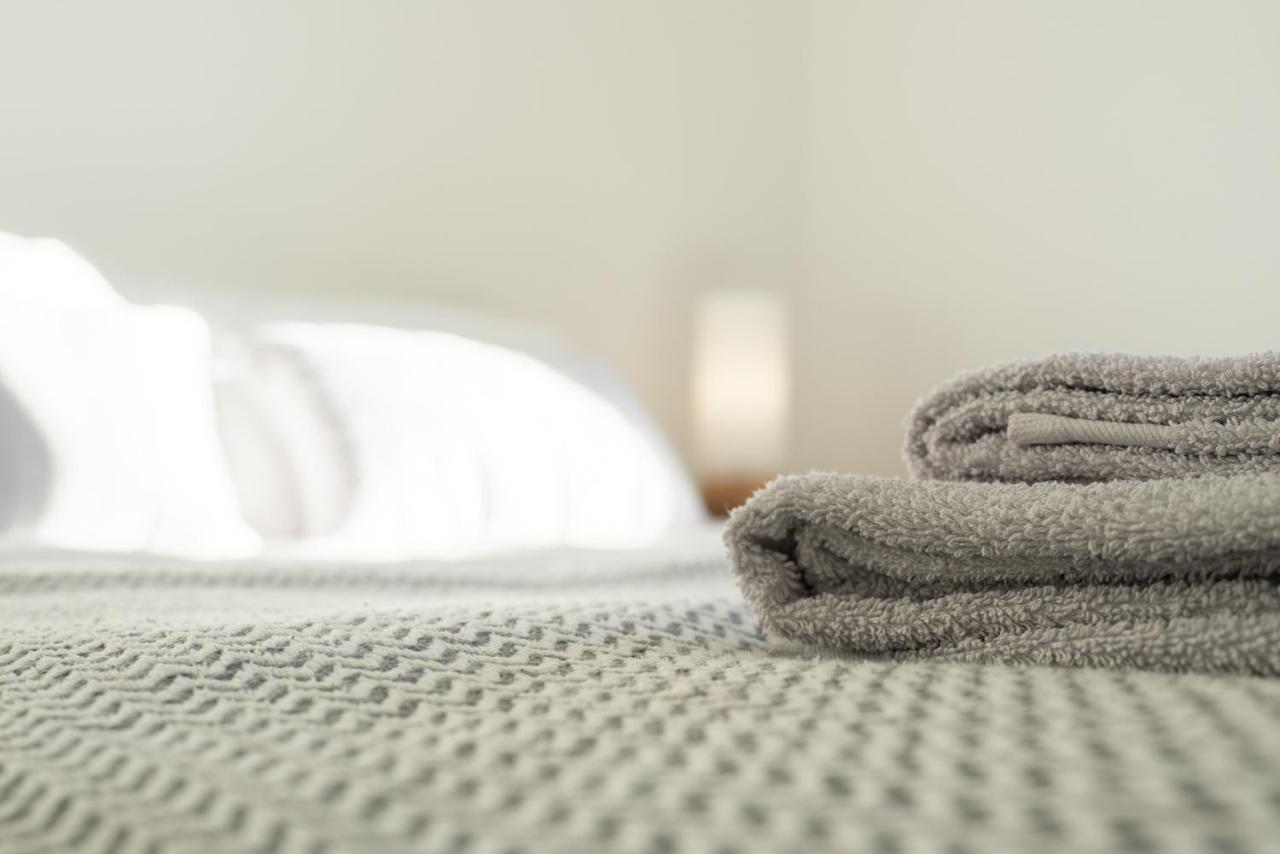 Dwellcome Home Ltd 2 King Beds West End Apt, Half Mile To Union Street Yet Quiet, Free Allocated Parking Space At Rear Entrance & Fast Wifi, Ideal For Long Term Contractor, Corporate, Etc Stays, Regular Housekeeping Option - See Our Site For Assuranc Абердин Экстерьер фото