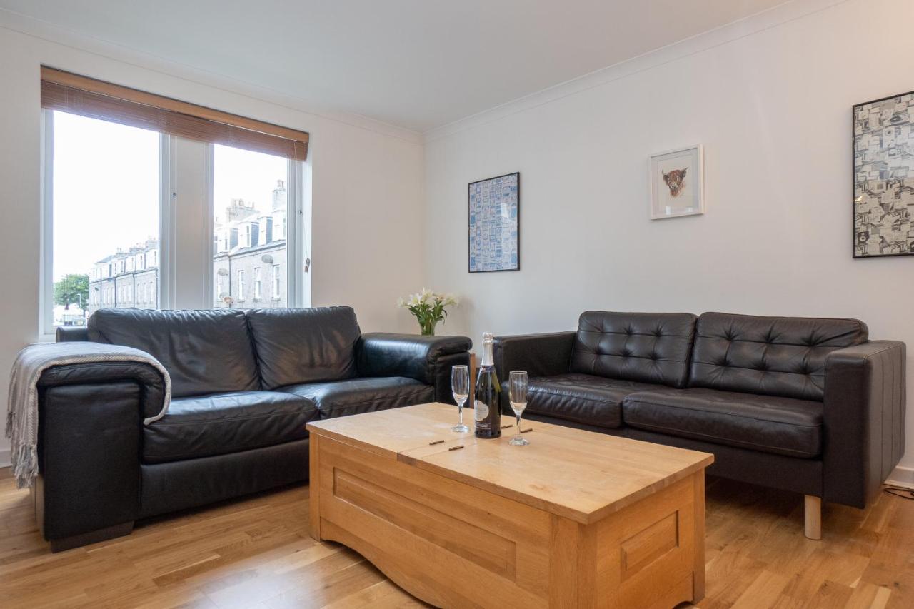 Dwellcome Home Ltd 2 King Beds West End Apt, Half Mile To Union Street Yet Quiet, Free Allocated Parking Space At Rear Entrance & Fast Wifi, Ideal For Long Term Contractor, Corporate, Etc Stays, Regular Housekeeping Option - See Our Site For Assuranc Абердин Экстерьер фото