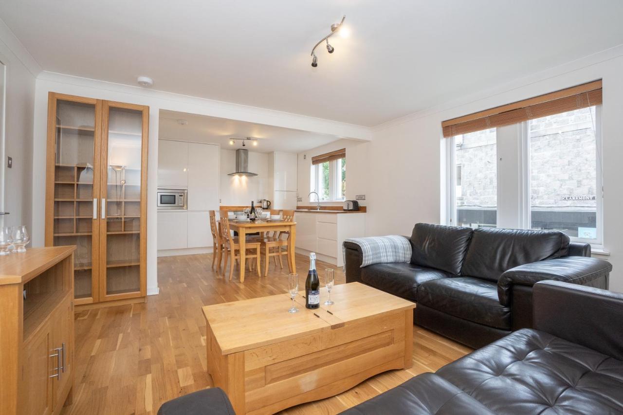 Dwellcome Home Ltd 2 King Beds West End Apt, Half Mile To Union Street Yet Quiet, Free Allocated Parking Space At Rear Entrance & Fast Wifi, Ideal For Long Term Contractor, Corporate, Etc Stays, Regular Housekeeping Option - See Our Site For Assuranc Абердин Экстерьер фото