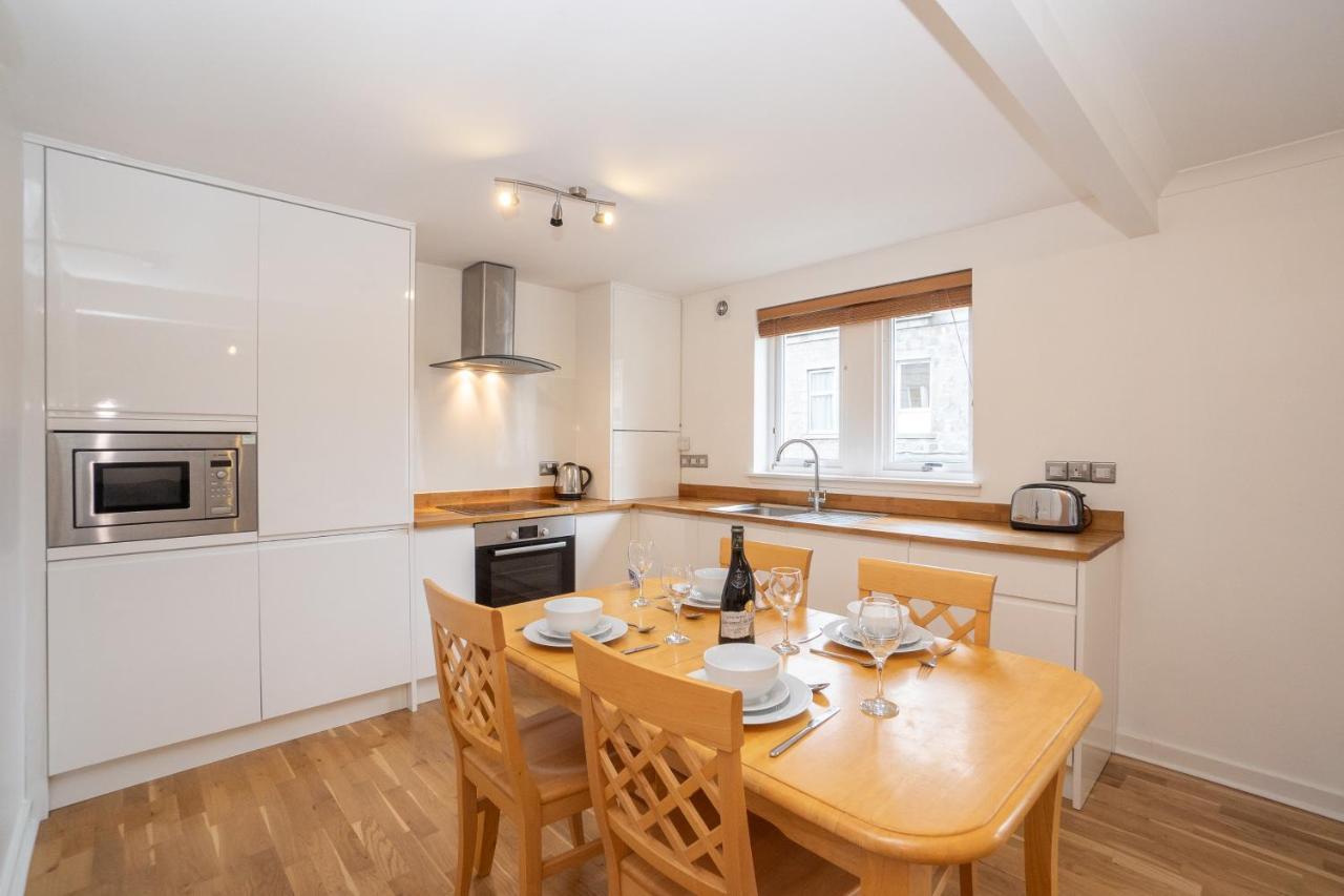 Dwellcome Home Ltd 2 King Beds West End Apt, Half Mile To Union Street Yet Quiet, Free Allocated Parking Space At Rear Entrance & Fast Wifi, Ideal For Long Term Contractor, Corporate, Etc Stays, Regular Housekeeping Option - See Our Site For Assuranc Абердин Экстерьер фото
